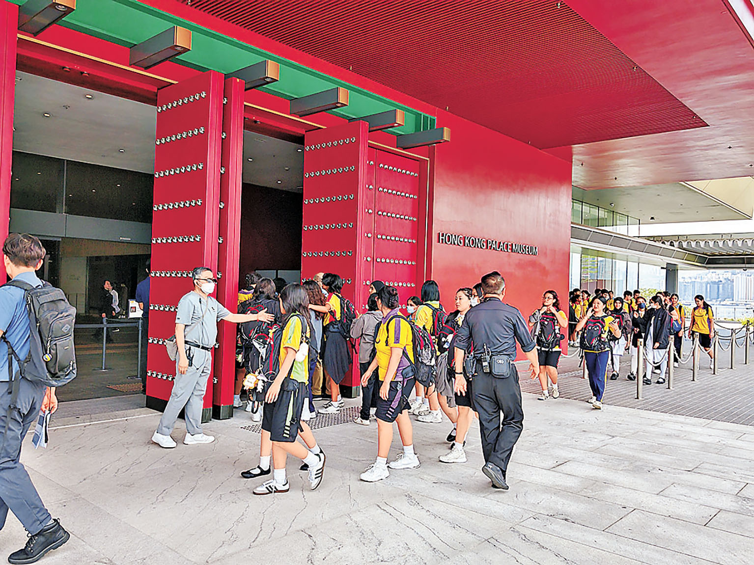 ■香港故宮館經常有學生前來參觀。