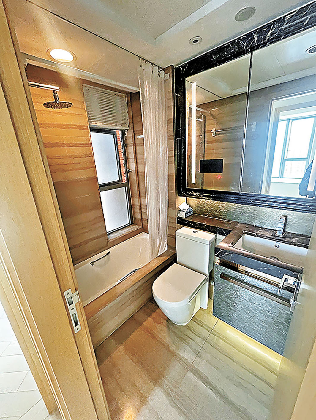 ■浴室採用浴缸。