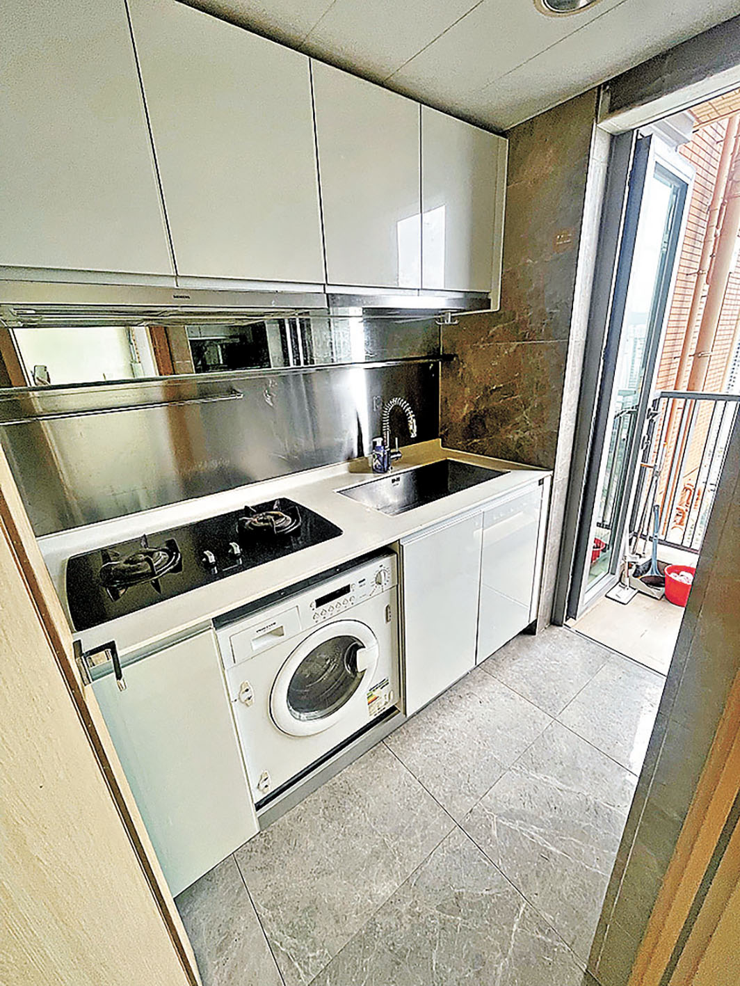 ■廚房設有戶外小工作台。