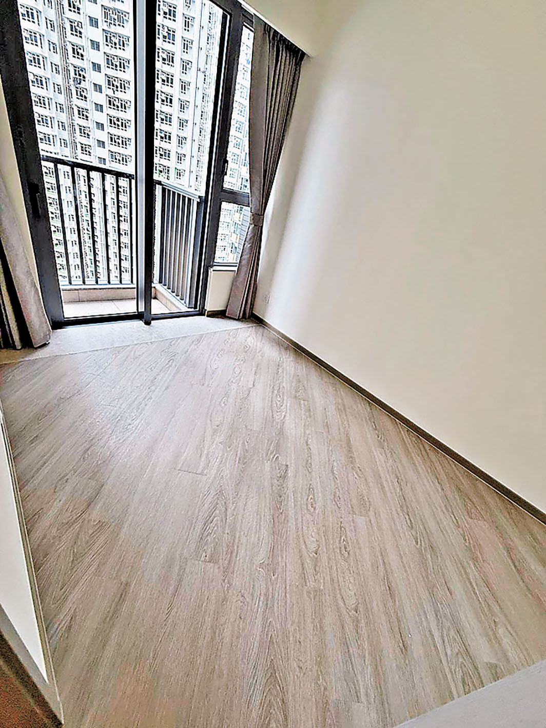 ■單位大廳直達露台。