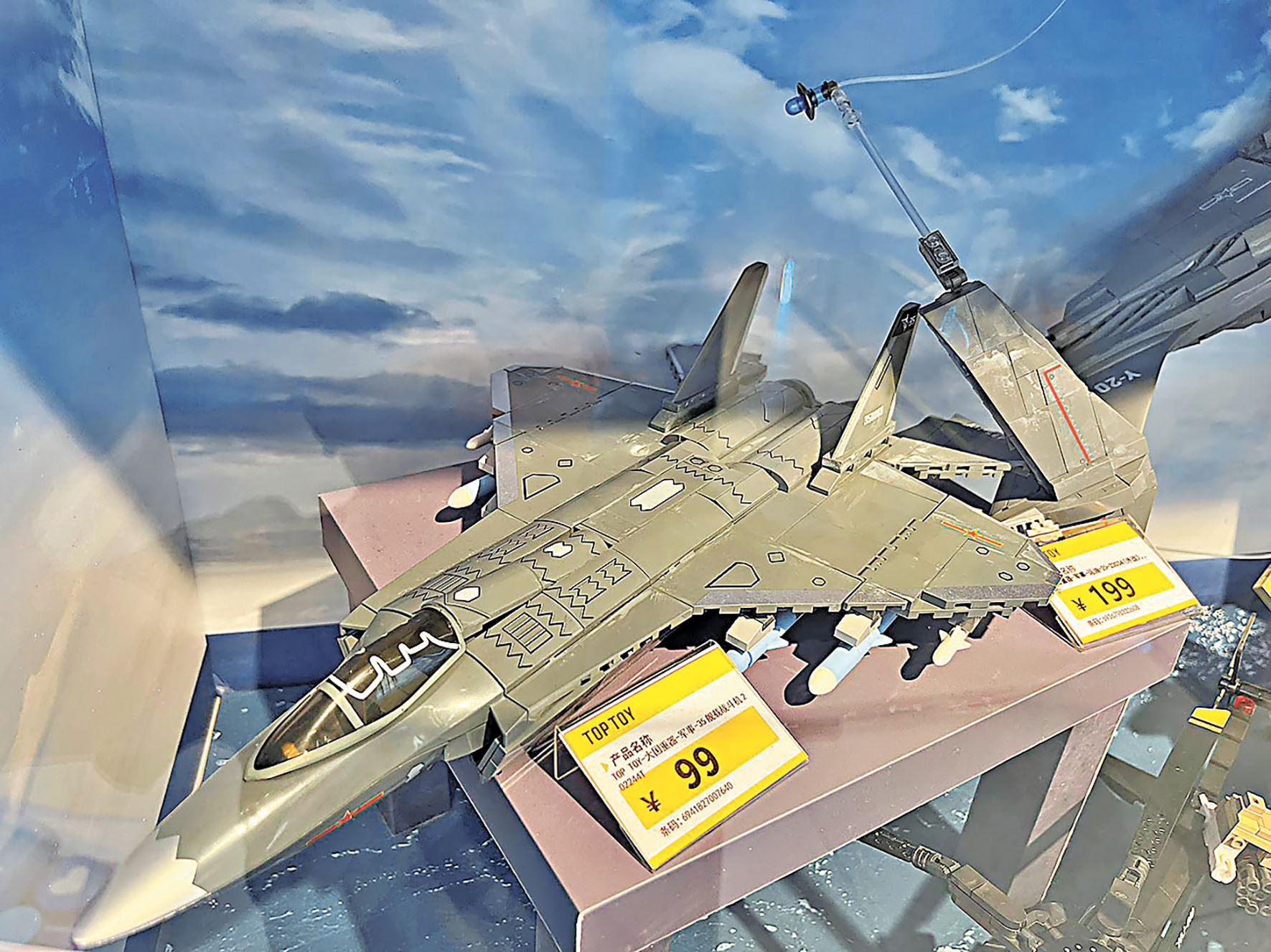 ■殲35艦載機夠霸氣。