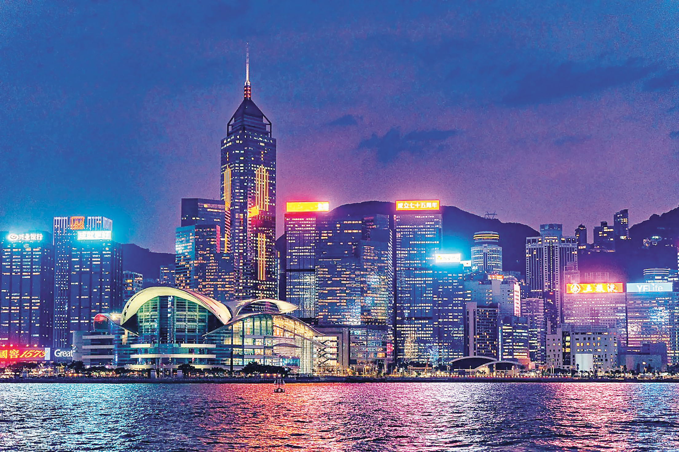 ■帶吉伊卡哇看維港。