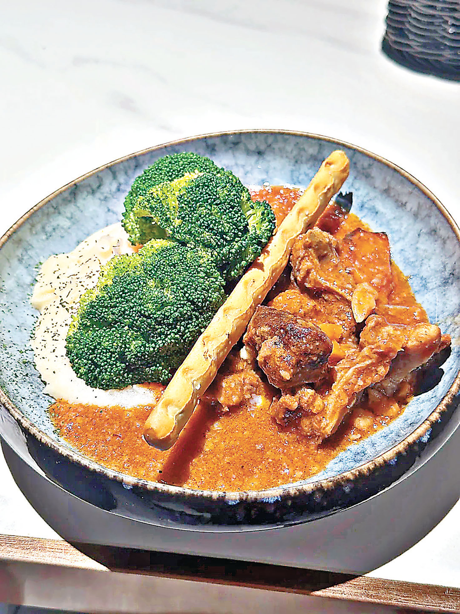 ■「雨果的怪誕戲法」紅酒燉牛肉配薯蓉