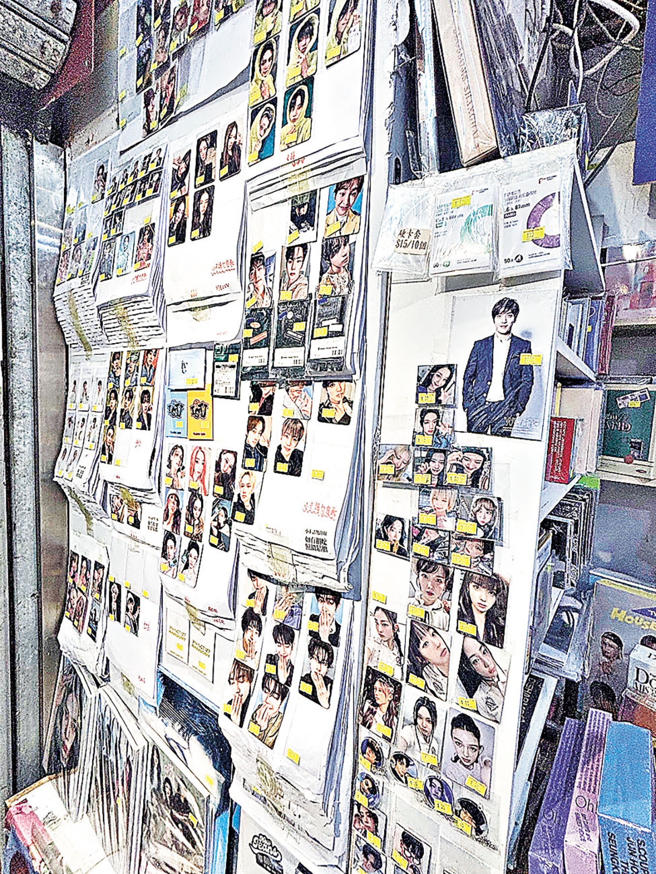 ■minishop售賣多個韓團的官方小卡。