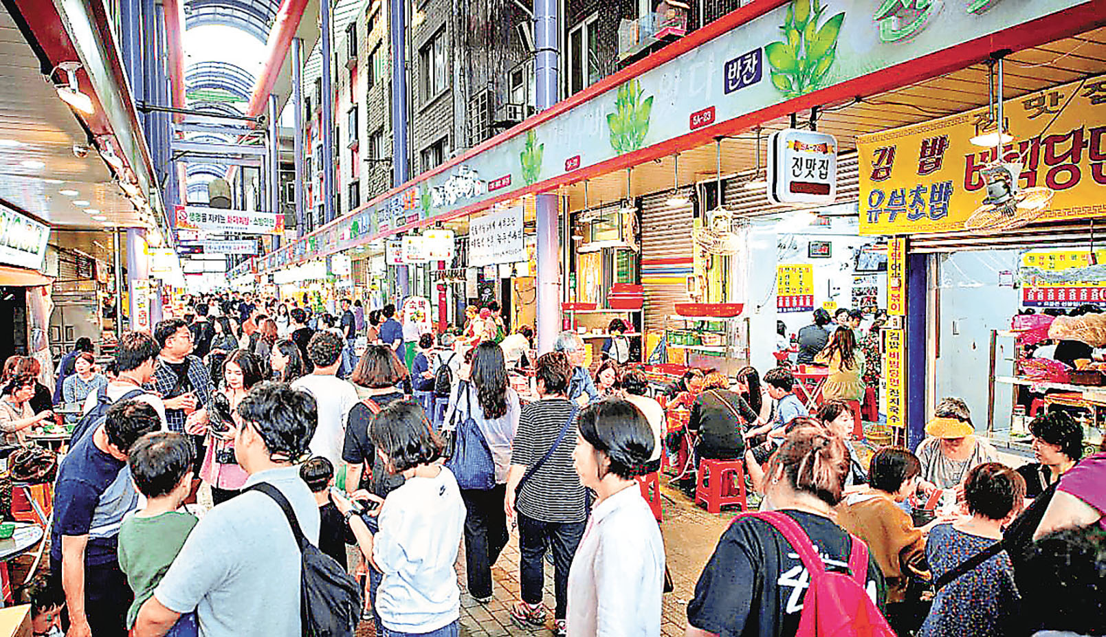 ■富平罐頭市場晚間是各式美食夜市。