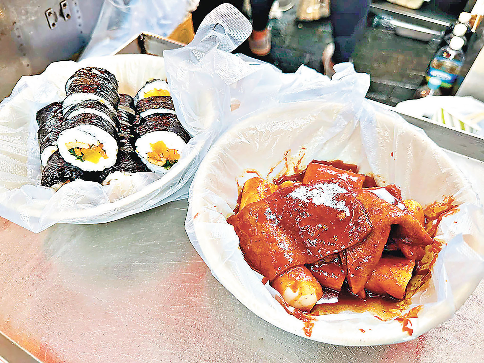 ■傳統韓國小食紫菜包飯和辣炒年糕。