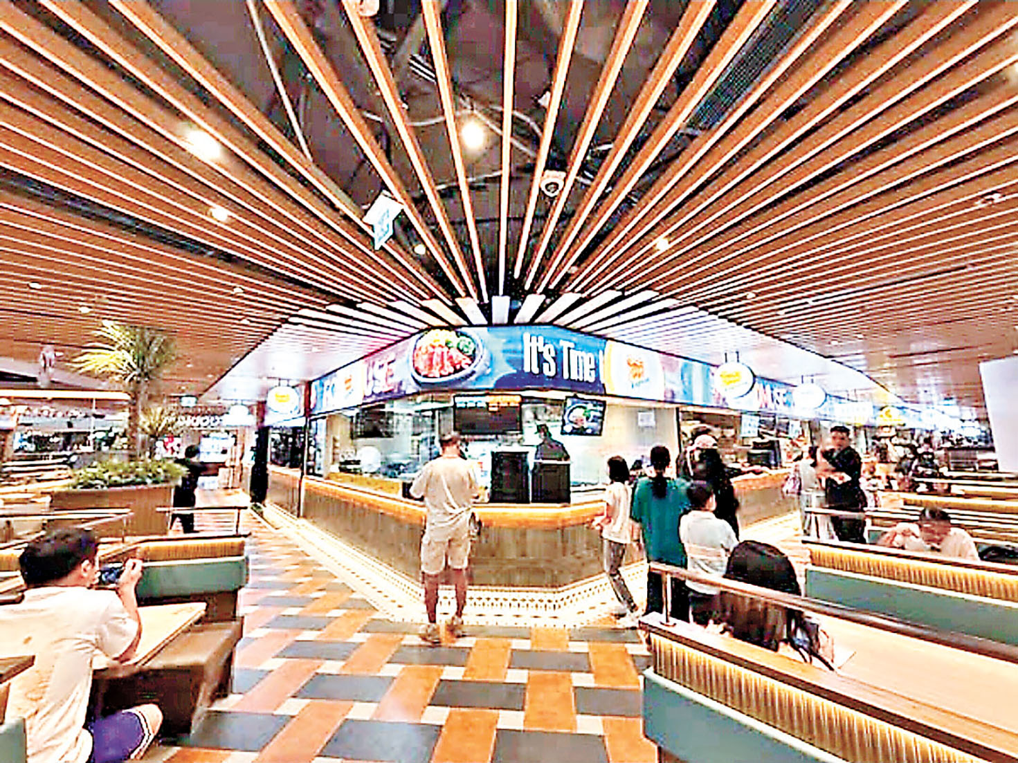 ■富臨集團旗下共有6個美食廣場。