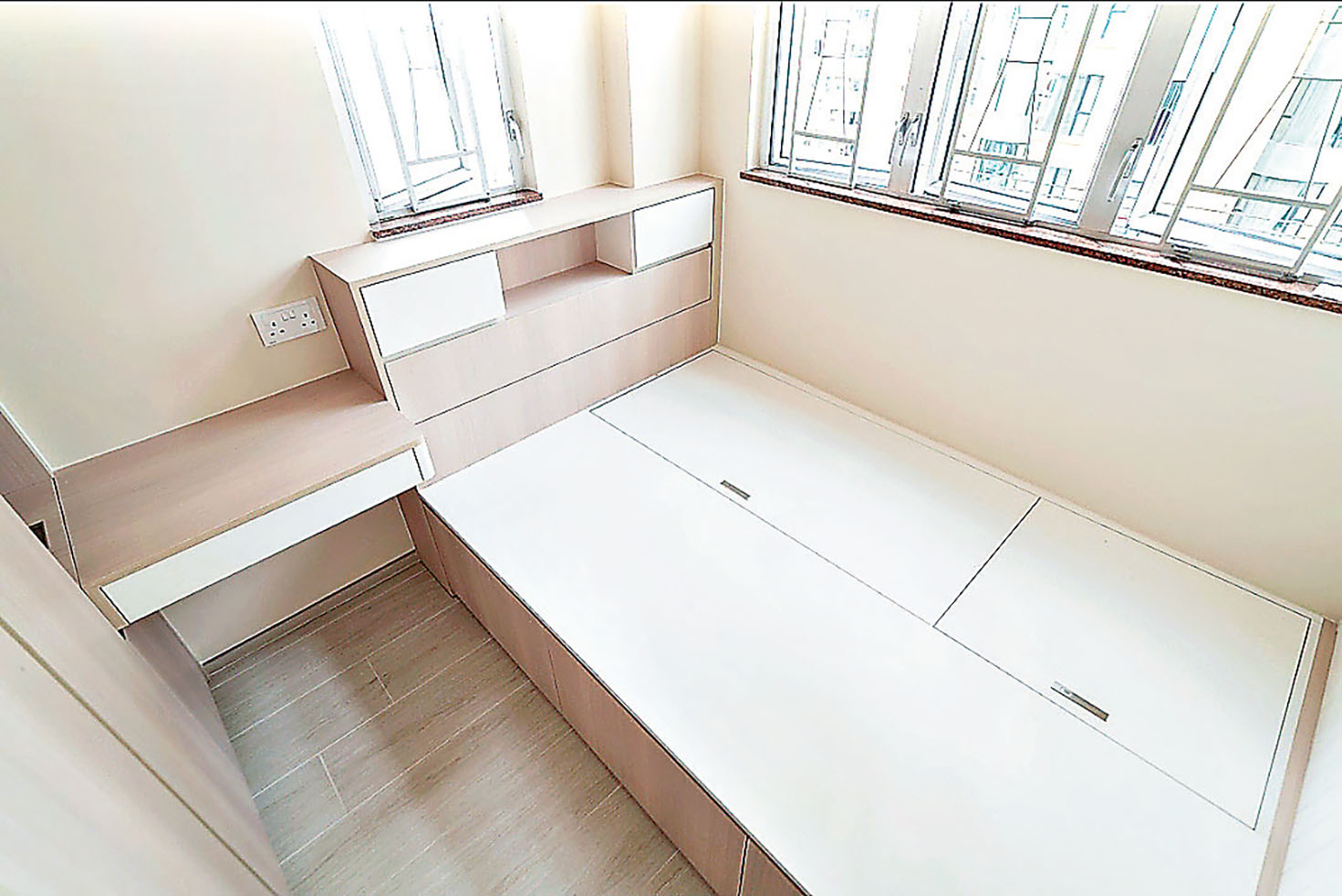 ■房間採用地台床，增加收納空間。