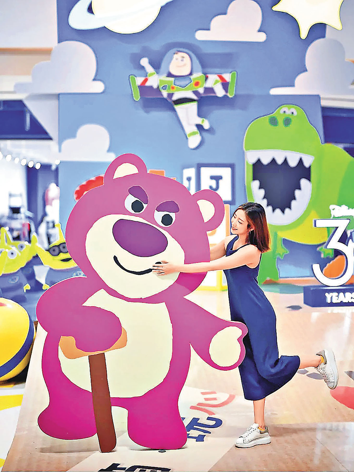 ■商場內大大隻勞蘇熊打卡位，當然忍不住要攬攬。