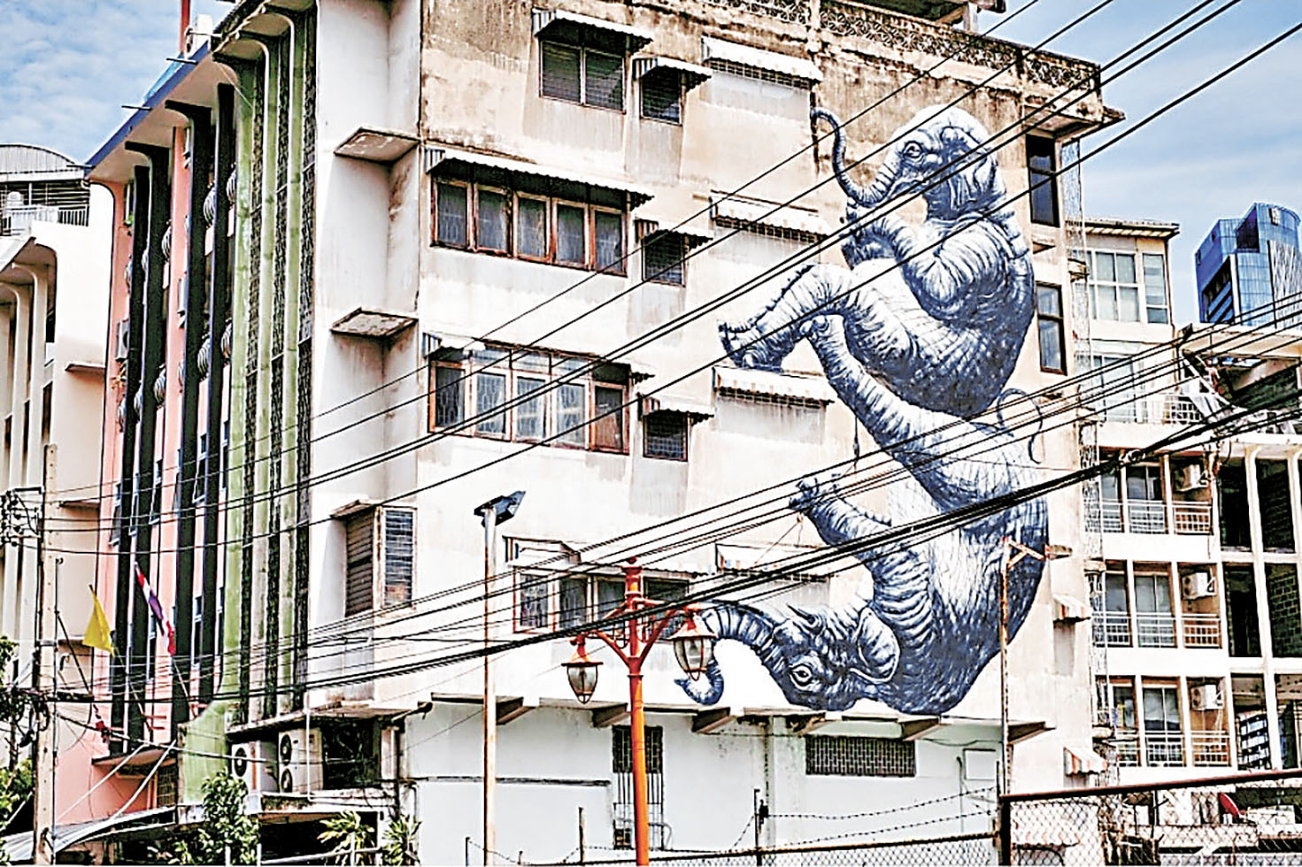 ■大象彩繪牆充滿藝術氣息。