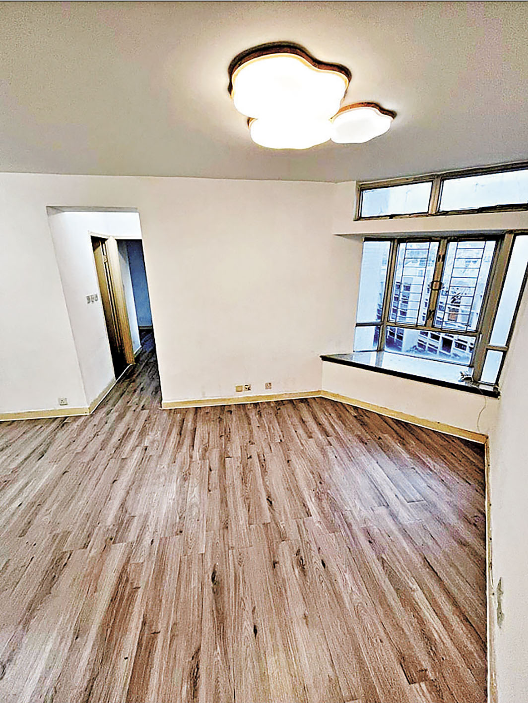 ■大廳闊落，房間有走廊。