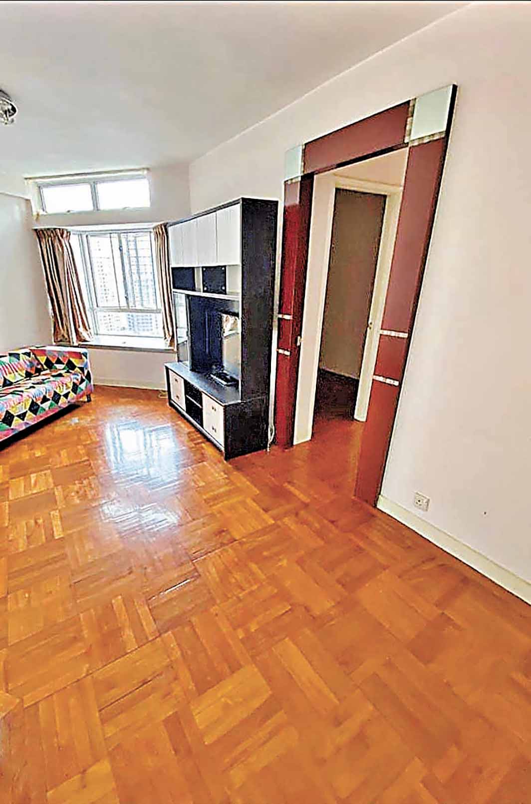 ■鑽石形大廳勝在空間闊落。