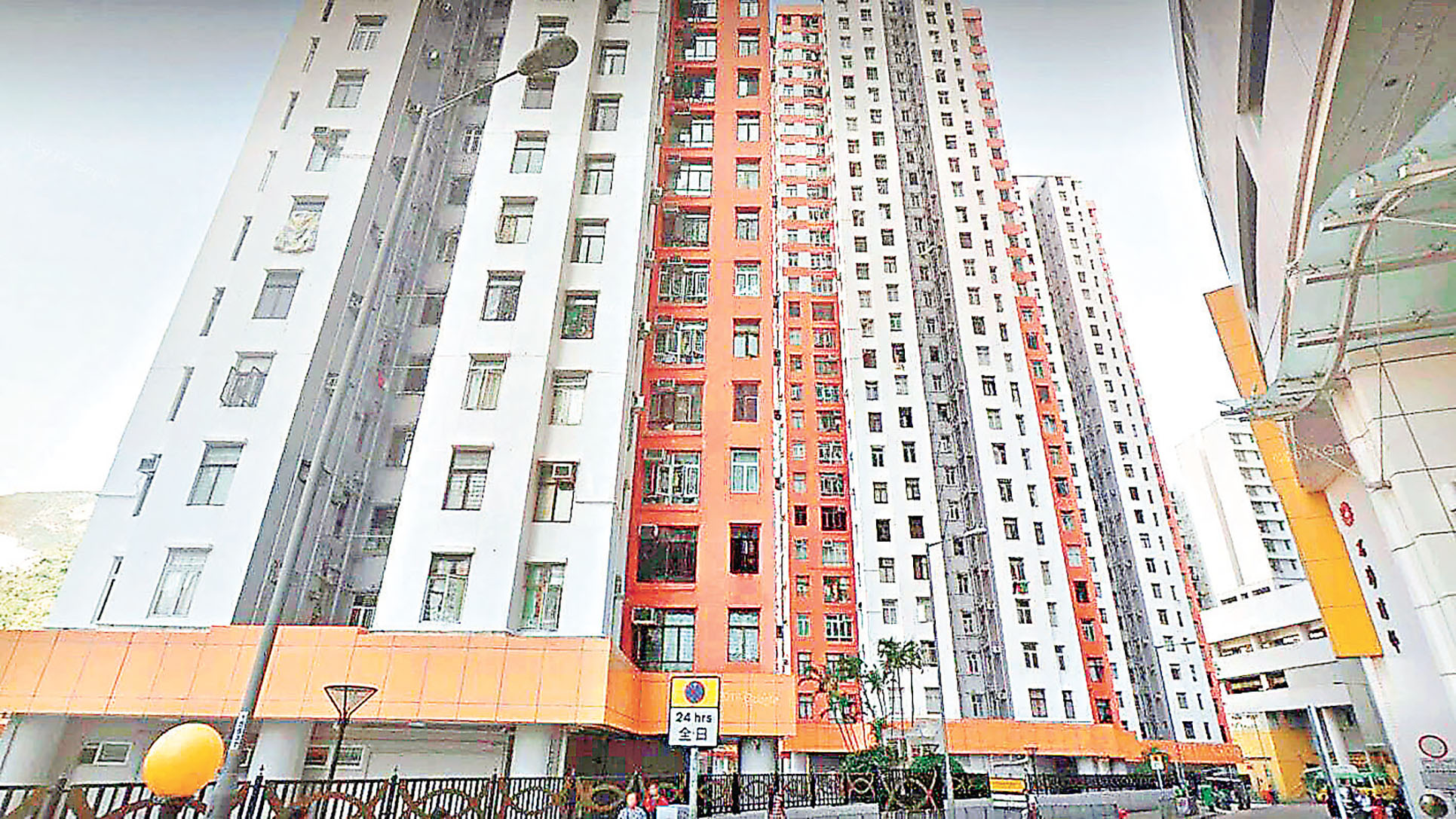 ■香港仔漁暉苑兩房戶業主持貨46年，剛以385萬元售出，大賺逾30倍。