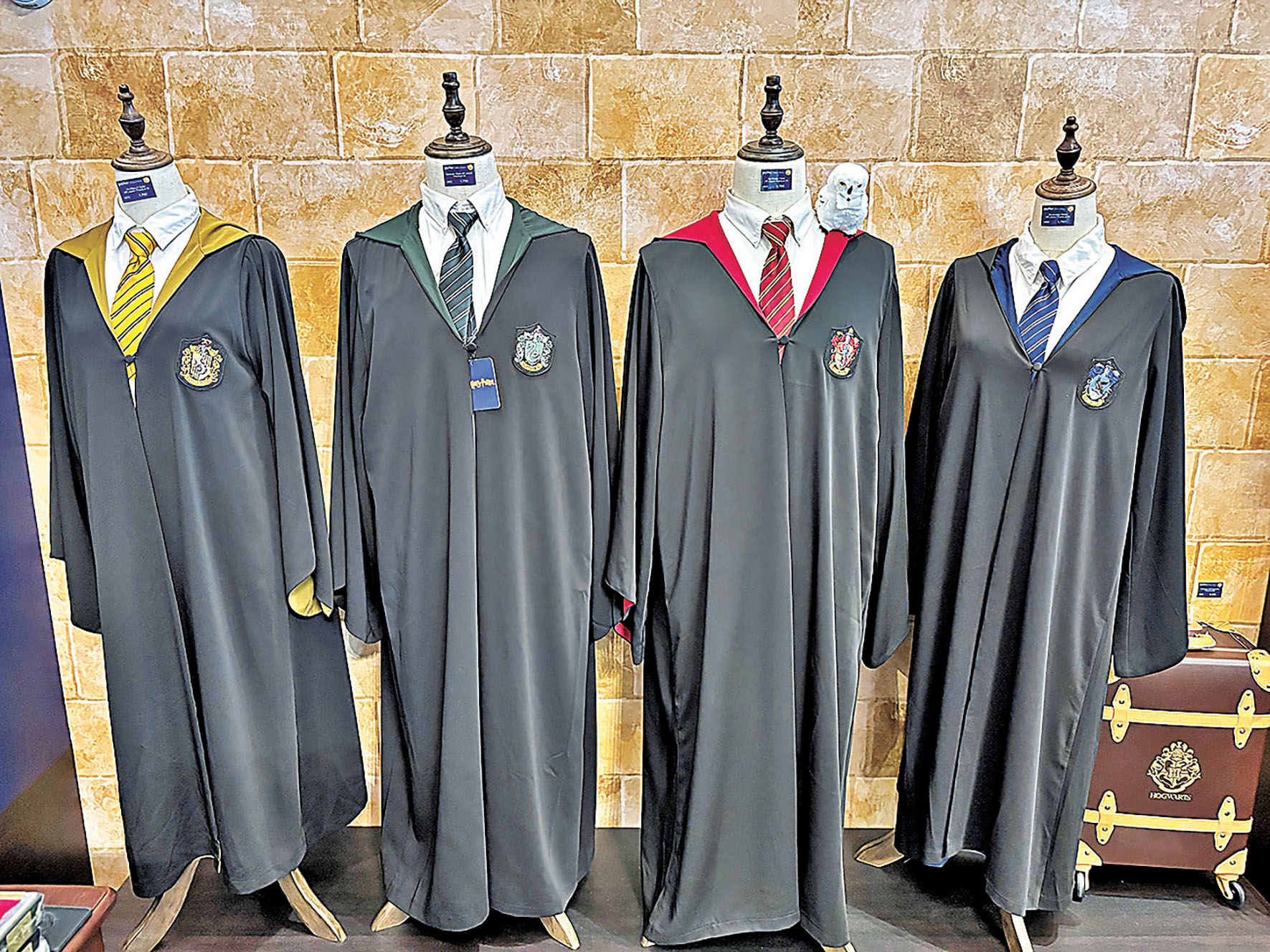 ■哈利波特學院魔法袍，忠粉必入手。
