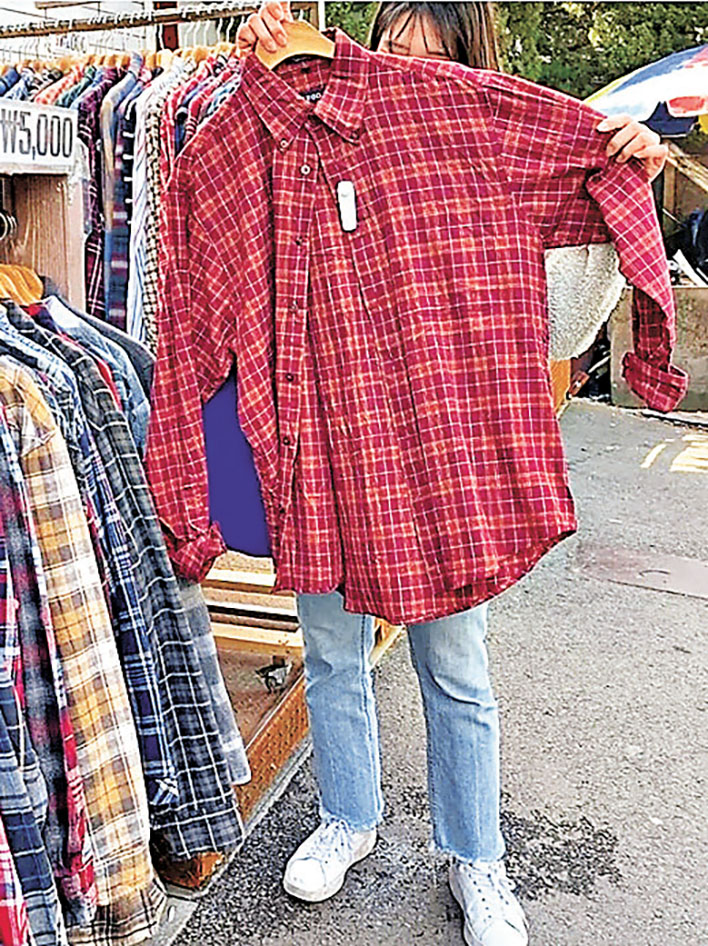 ■IU在韓劇中穿着的男友襯衫。