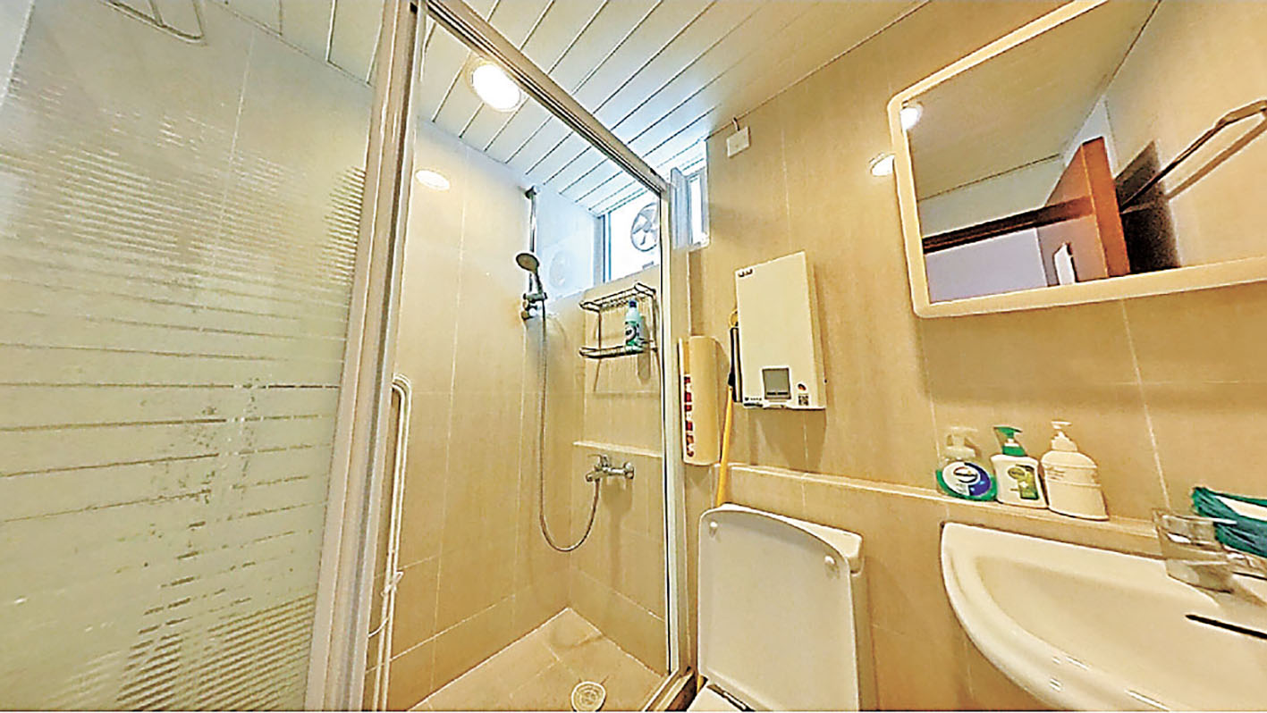 ■浴室採用淋浴間。