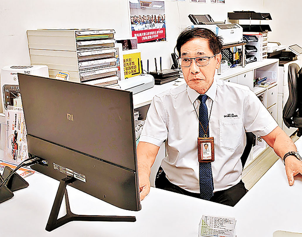 ■胡慶盛表示，該校的教車師傅有專業溝通技巧訓練。