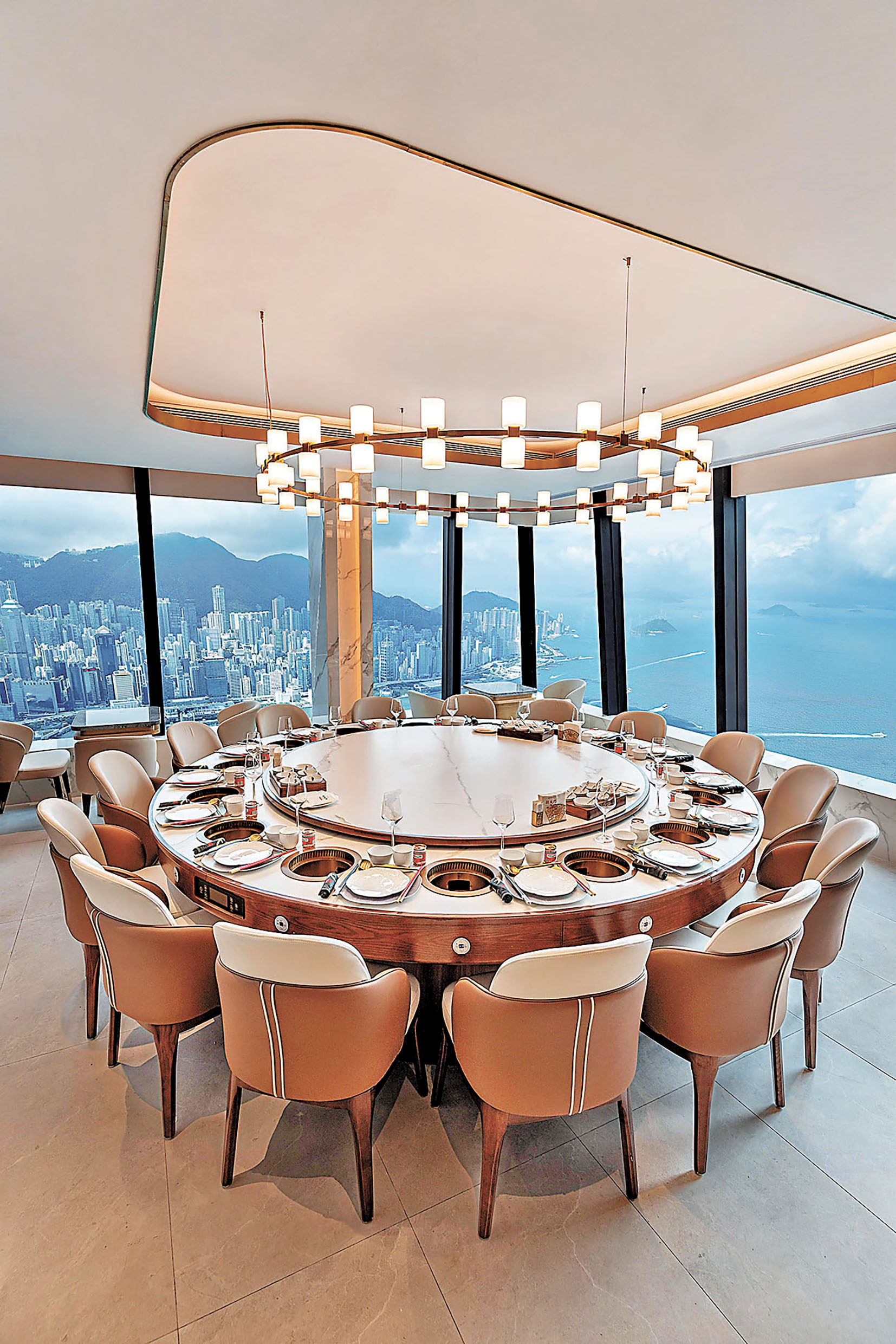 ■吃火鍋賞雲端維港景色。