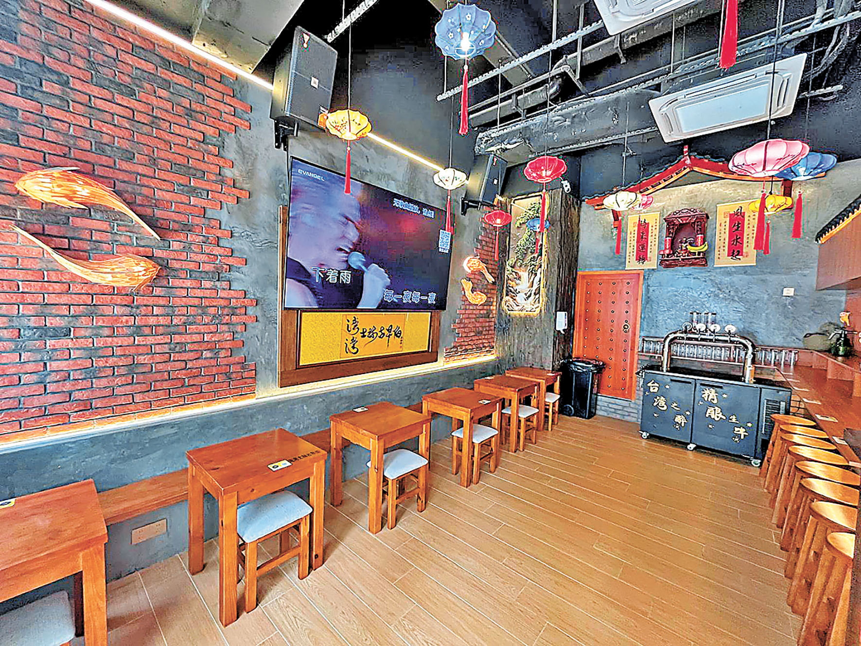 ■老闆即叫即製各款台式小食，給食客品嘗地道風味。