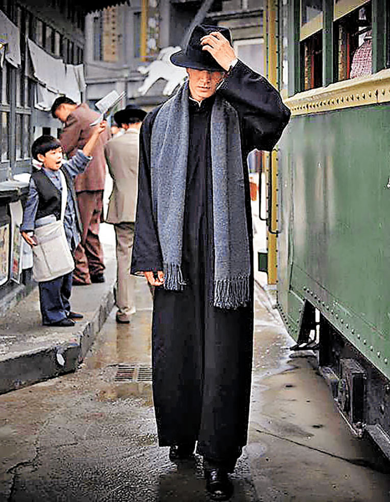 ■隱姓埋名進行諜戰工作。