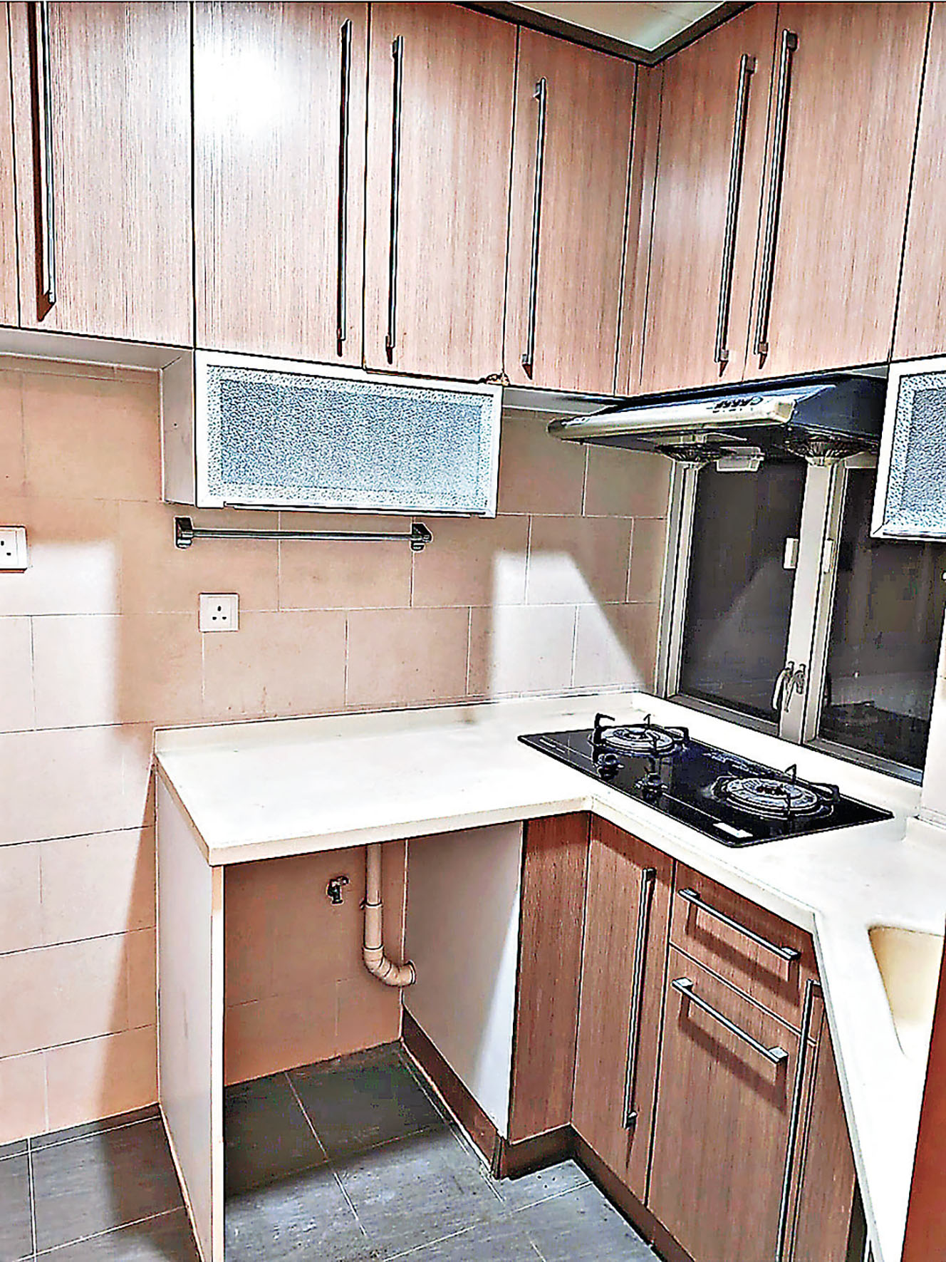 ■廚房有充足廚櫃。