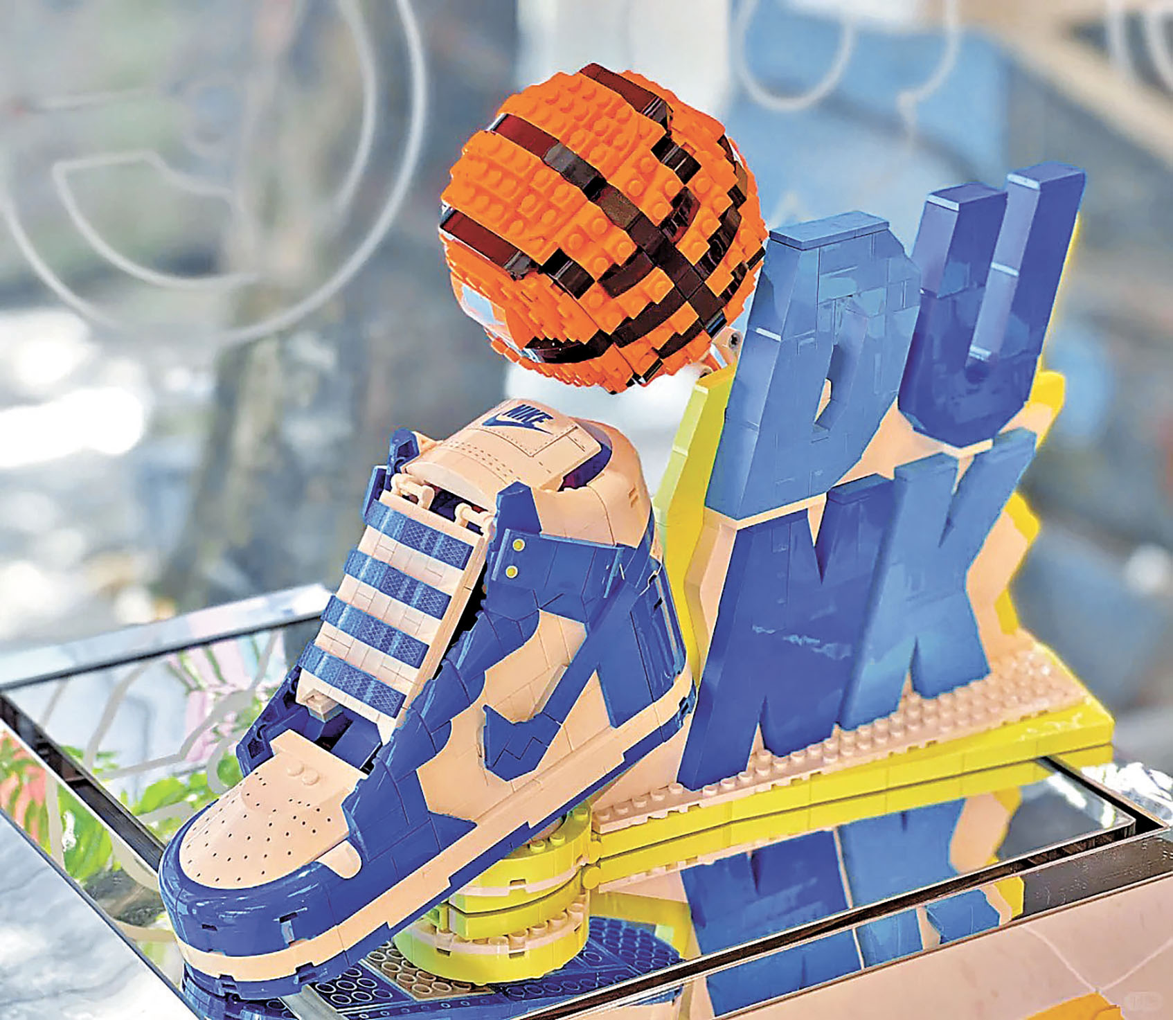 ■藍白色DUNK高筒系列球鞋曾在90年代風靡一時。