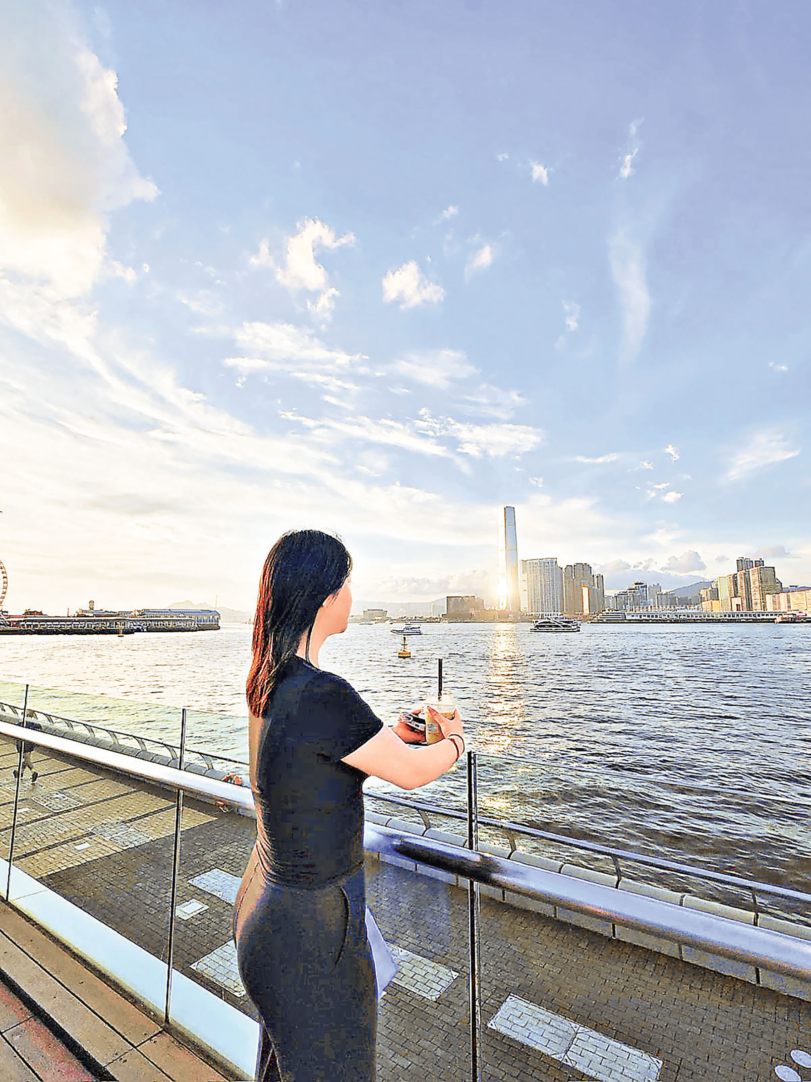 ■漫步海邊欣賞維港海景。