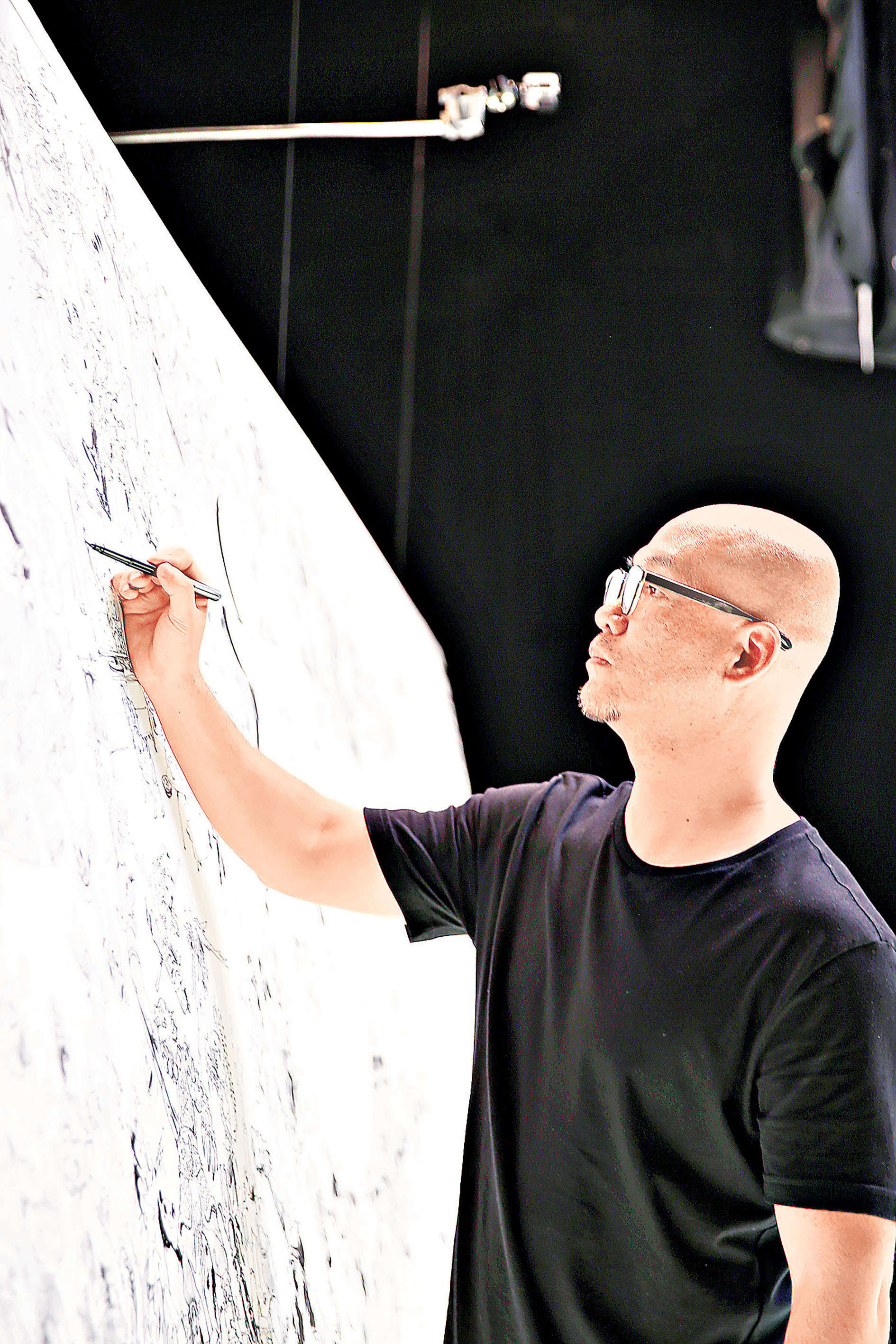 ■金政基以即席繪畫巨幅圖像蜚聲國際。