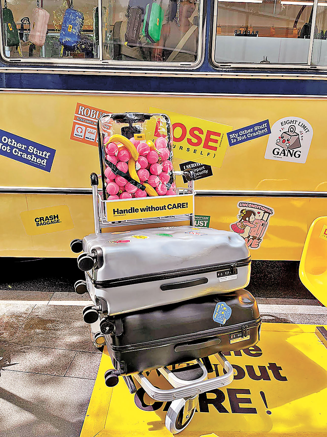 ■品牌的凹痕行李箱打破傳統美學。