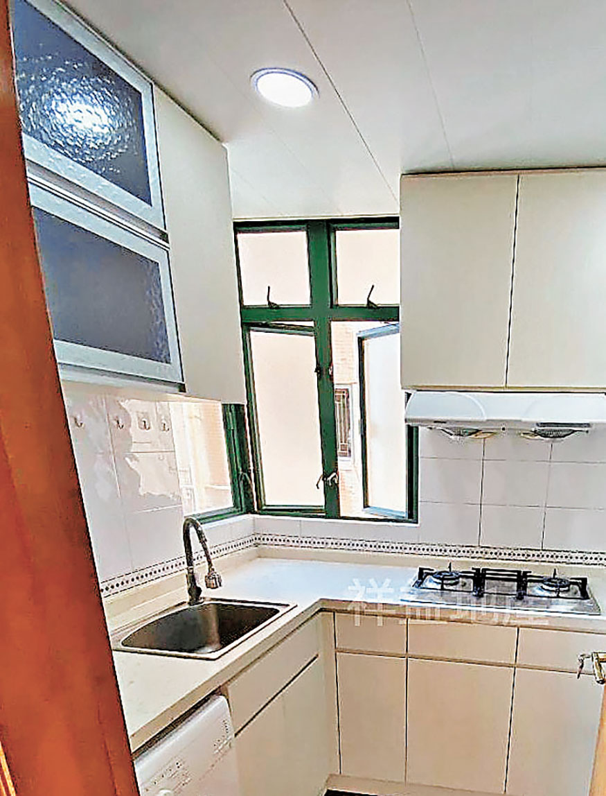 ■廚房採用L形煮食枱。