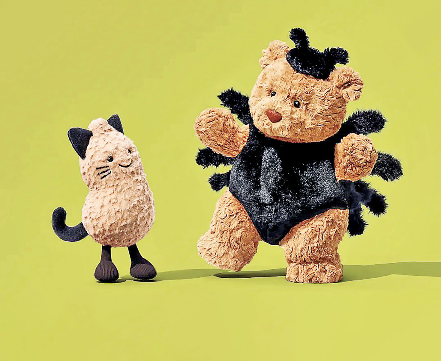 ■黑色蜘蛛裝巴賽羅熊與趣味貓咪花生。