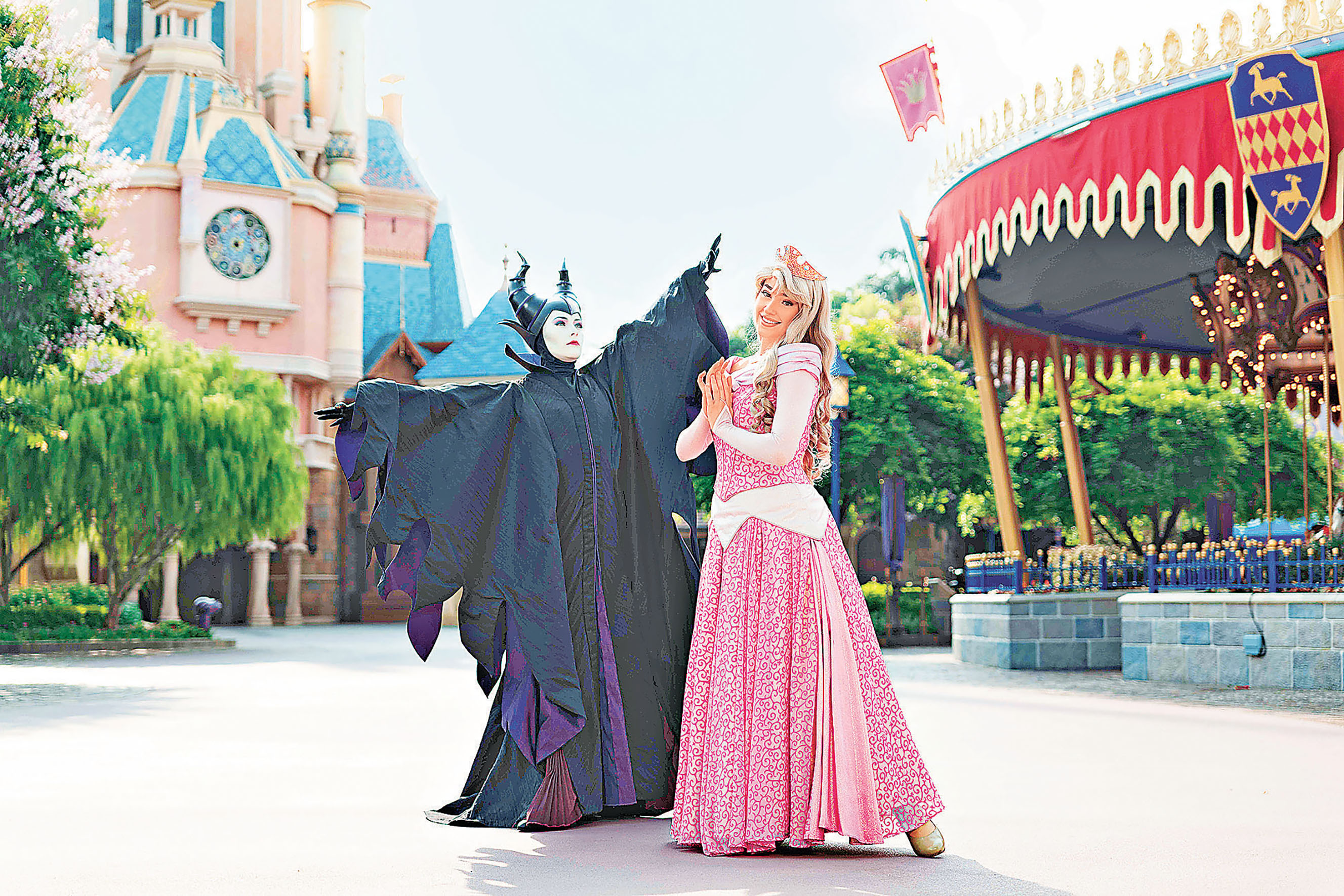 ■黑魔后將與愛洛公主結伴現身。