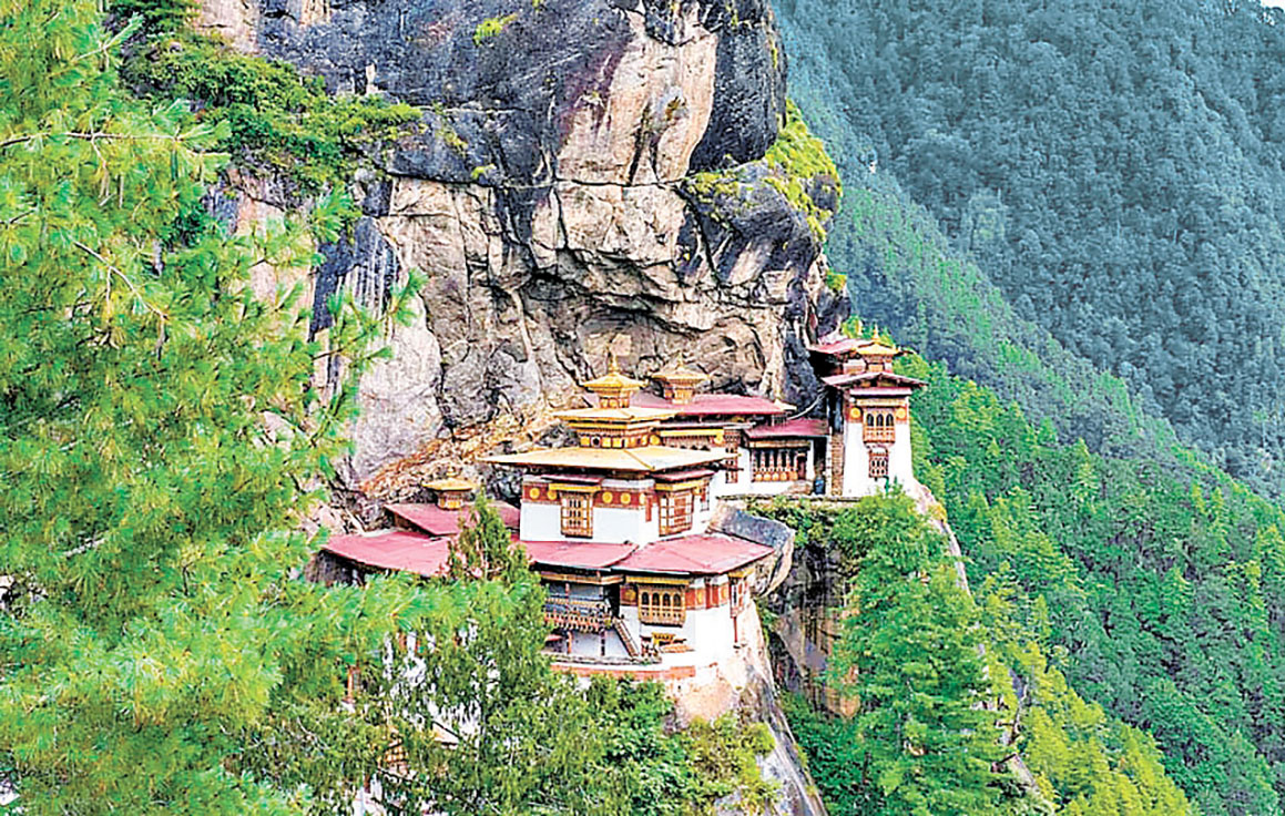 ■虎穴寺坐落900米懸崖峭壁上。