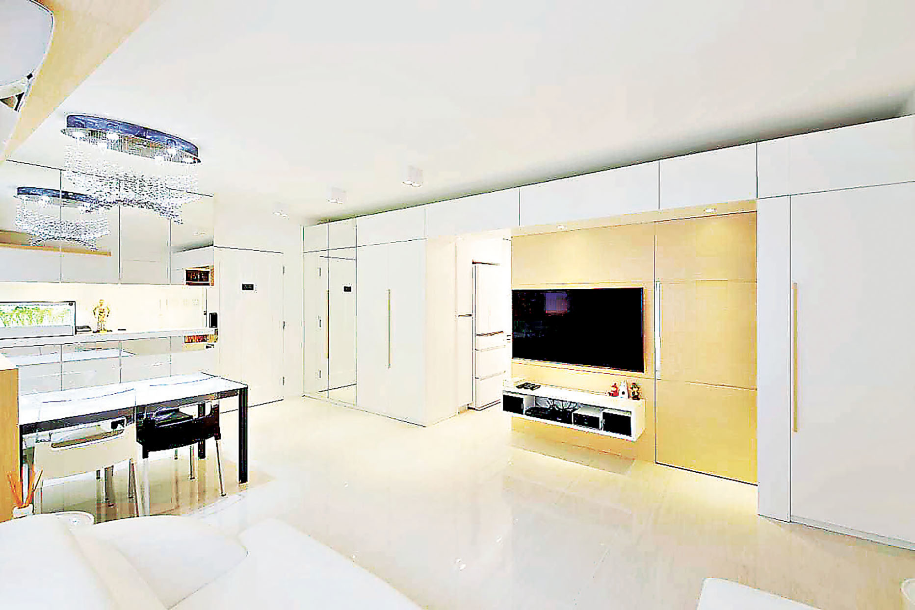 ■大廳有大量隱藏的收納櫃。