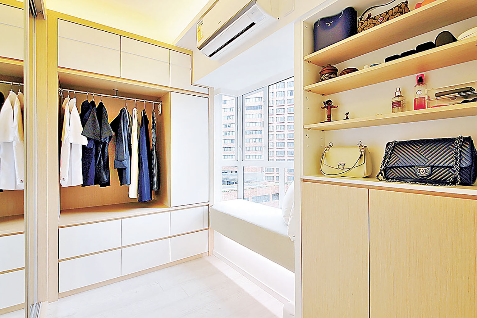 ■衣物間及飾品櫃井然有序。