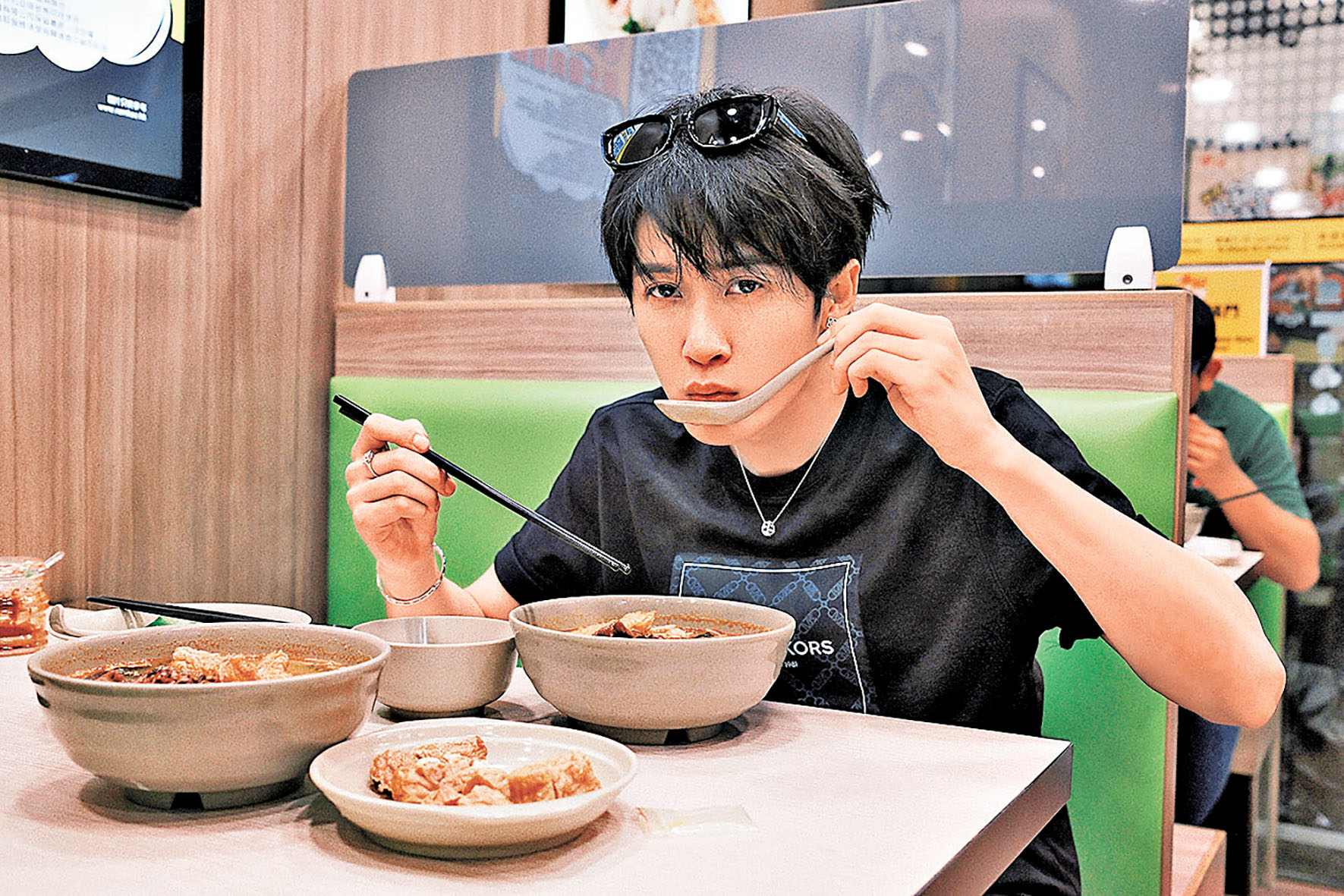 ■男神品嘗米線套餐。