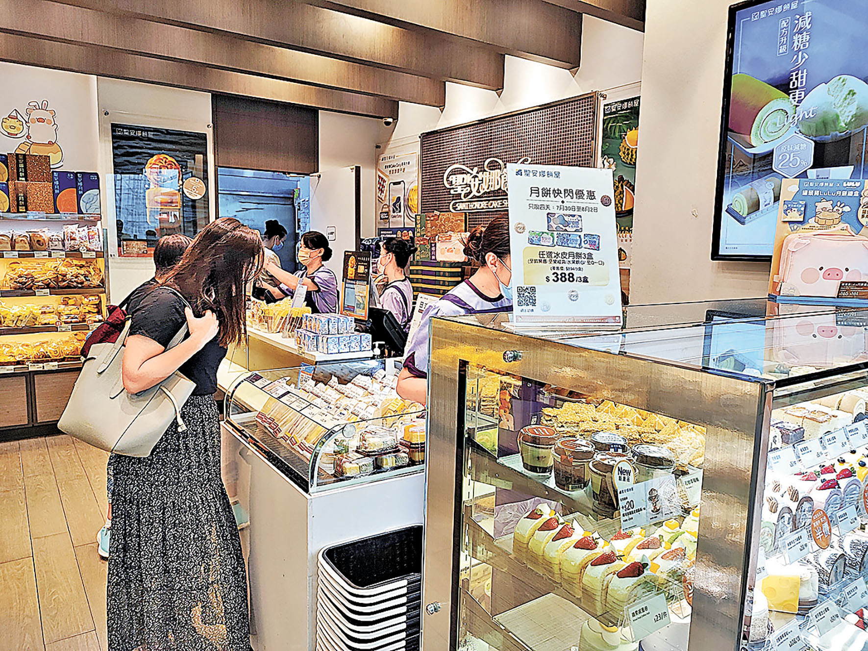 ■聖安娜餅屋今年積極搶佔市場，優惠價五八折。