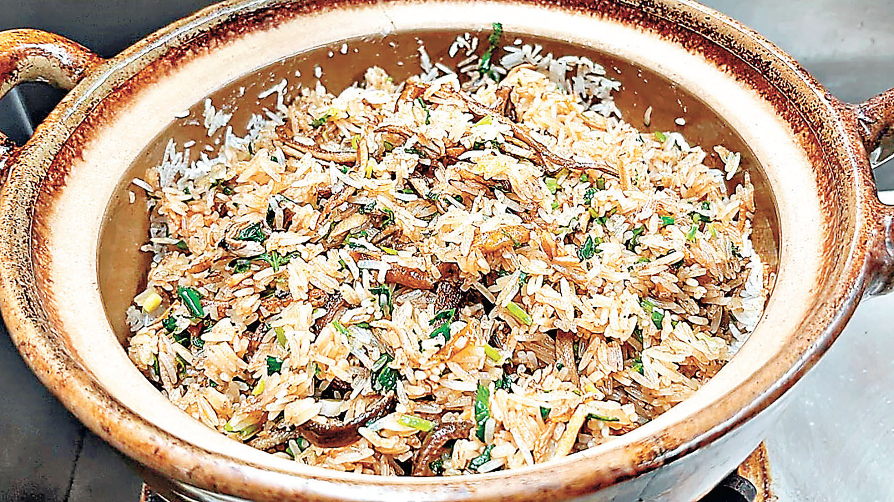 ■台山黃鱔飯以傳統小瓦煲烹煮，色香味俱全。