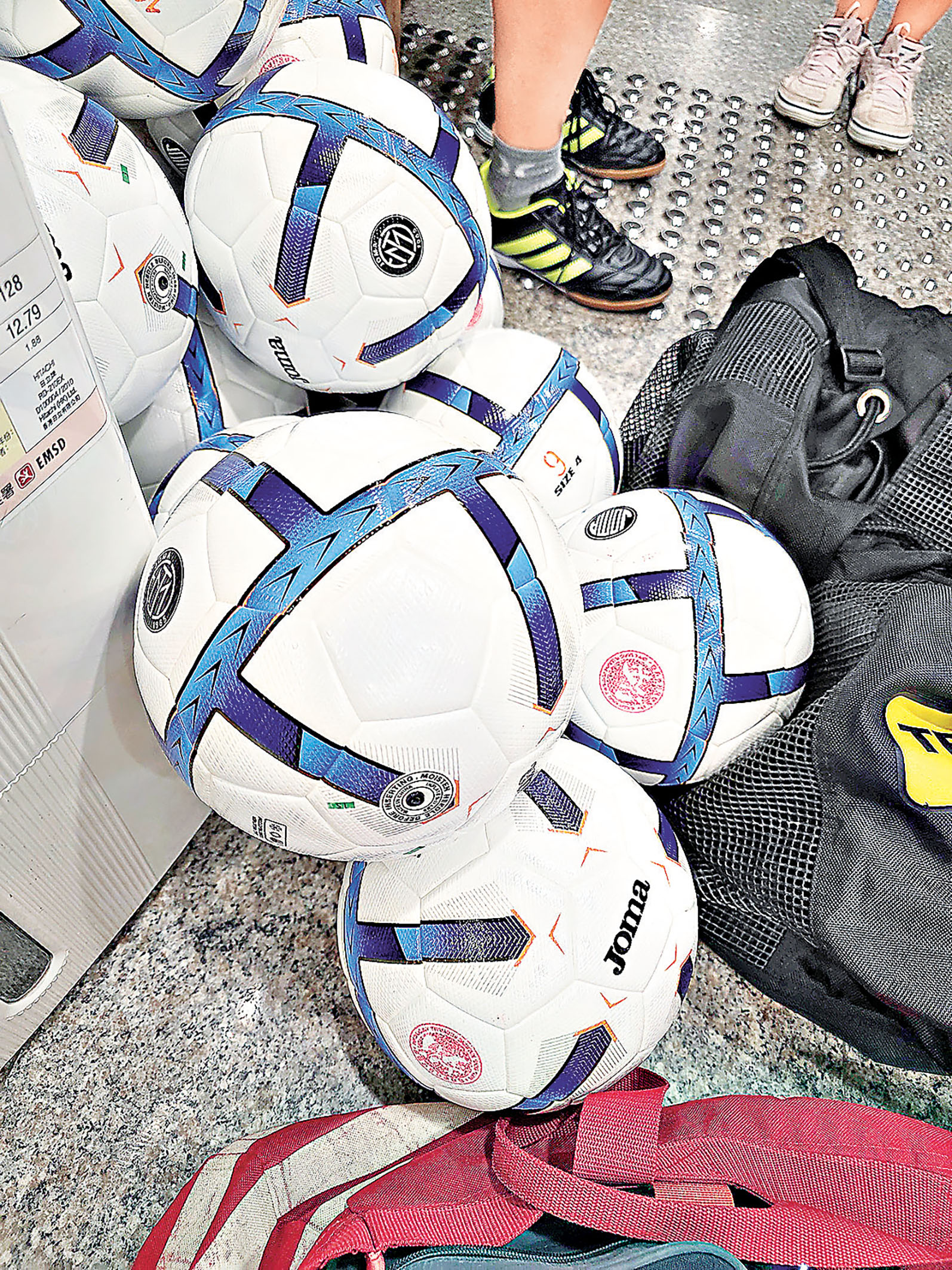 ■步行足球使用4號足球。