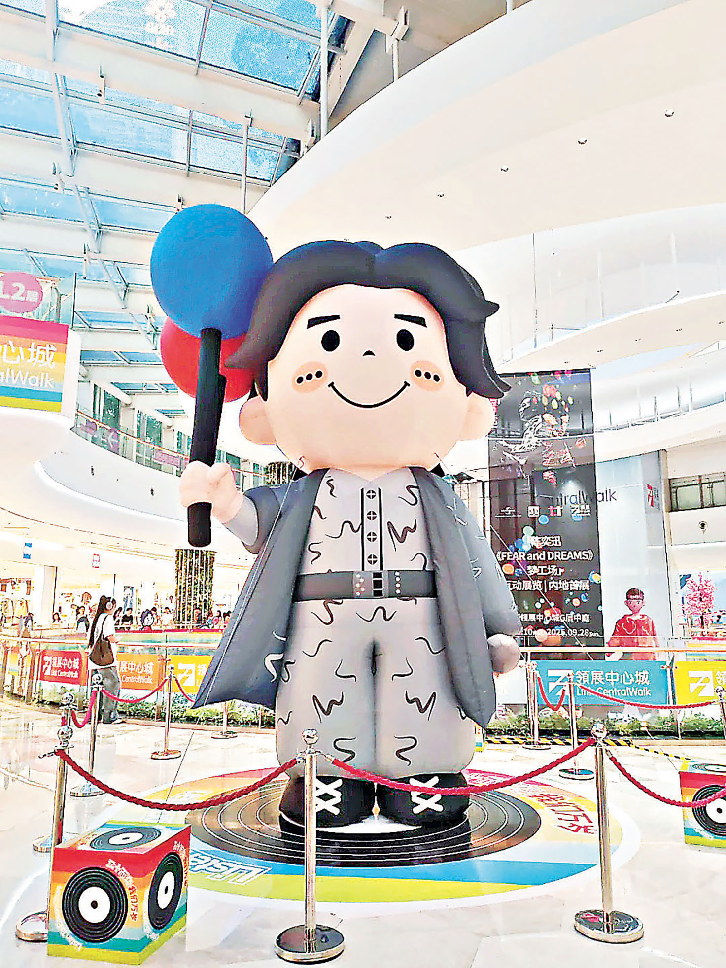 ■5米高卡通吹氣陳奕迅等大家朝聖。 小紅書@李小廚