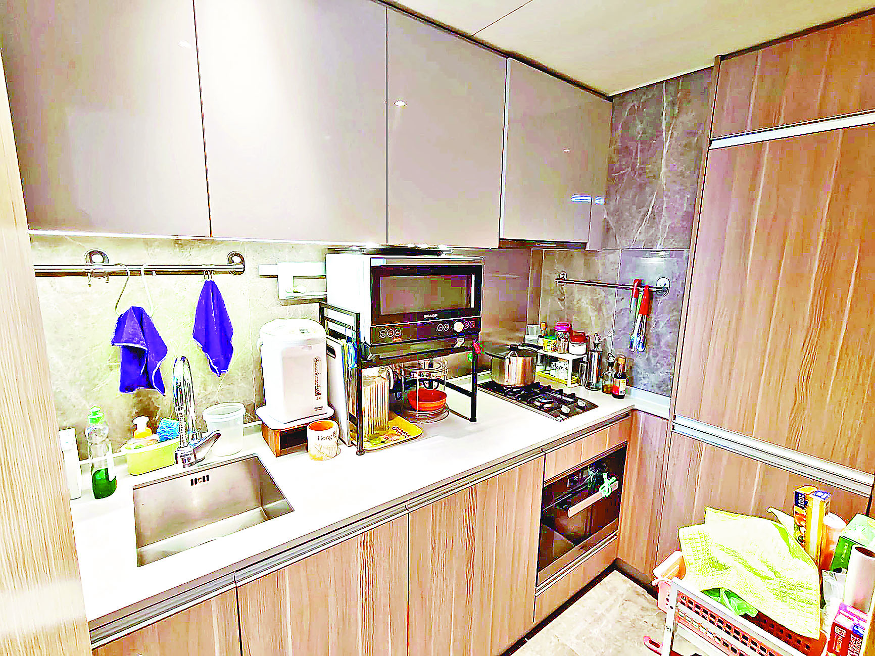 ■廚房收納廚櫃齊全。