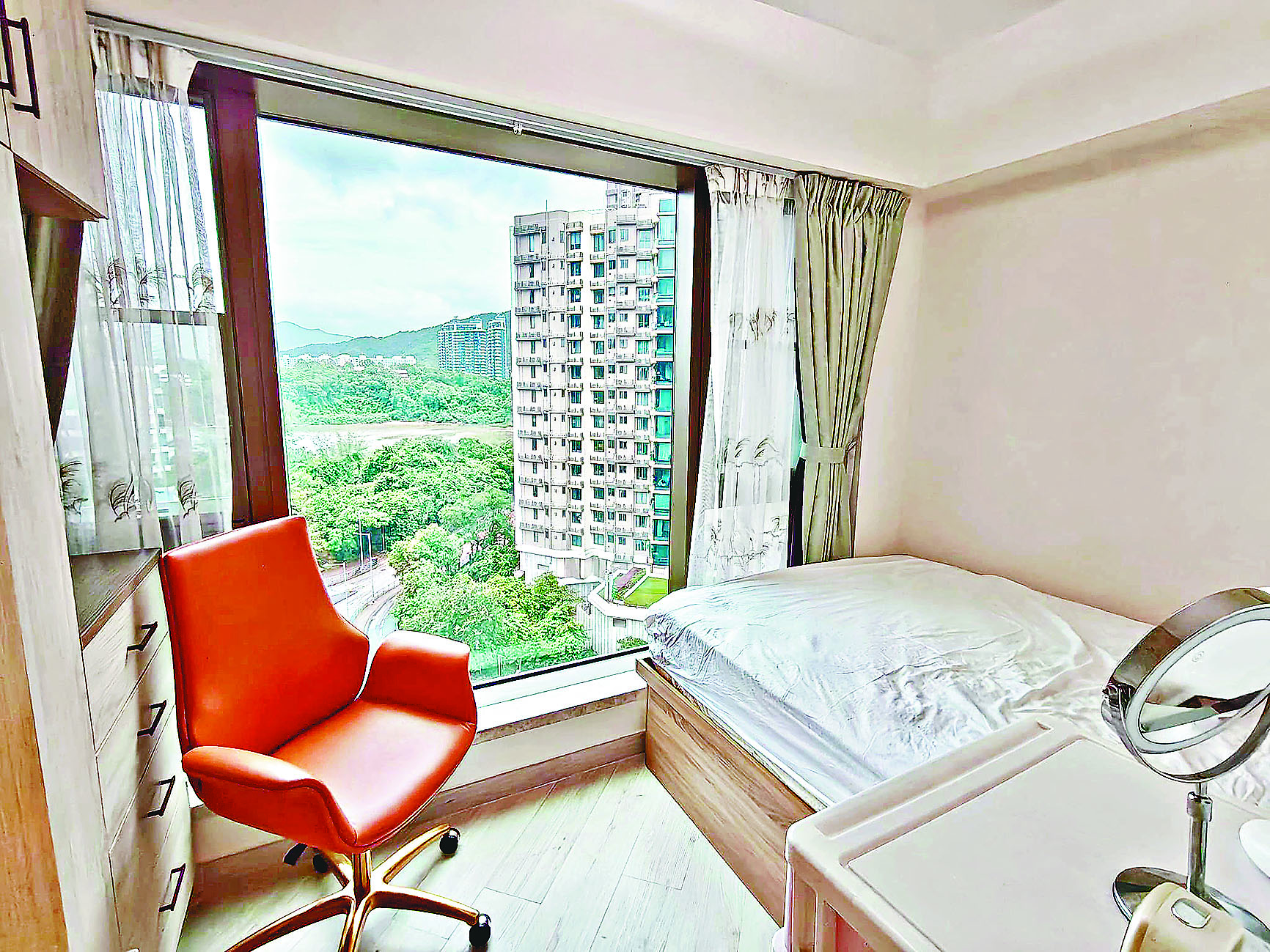 ■房間望樓景及林景。