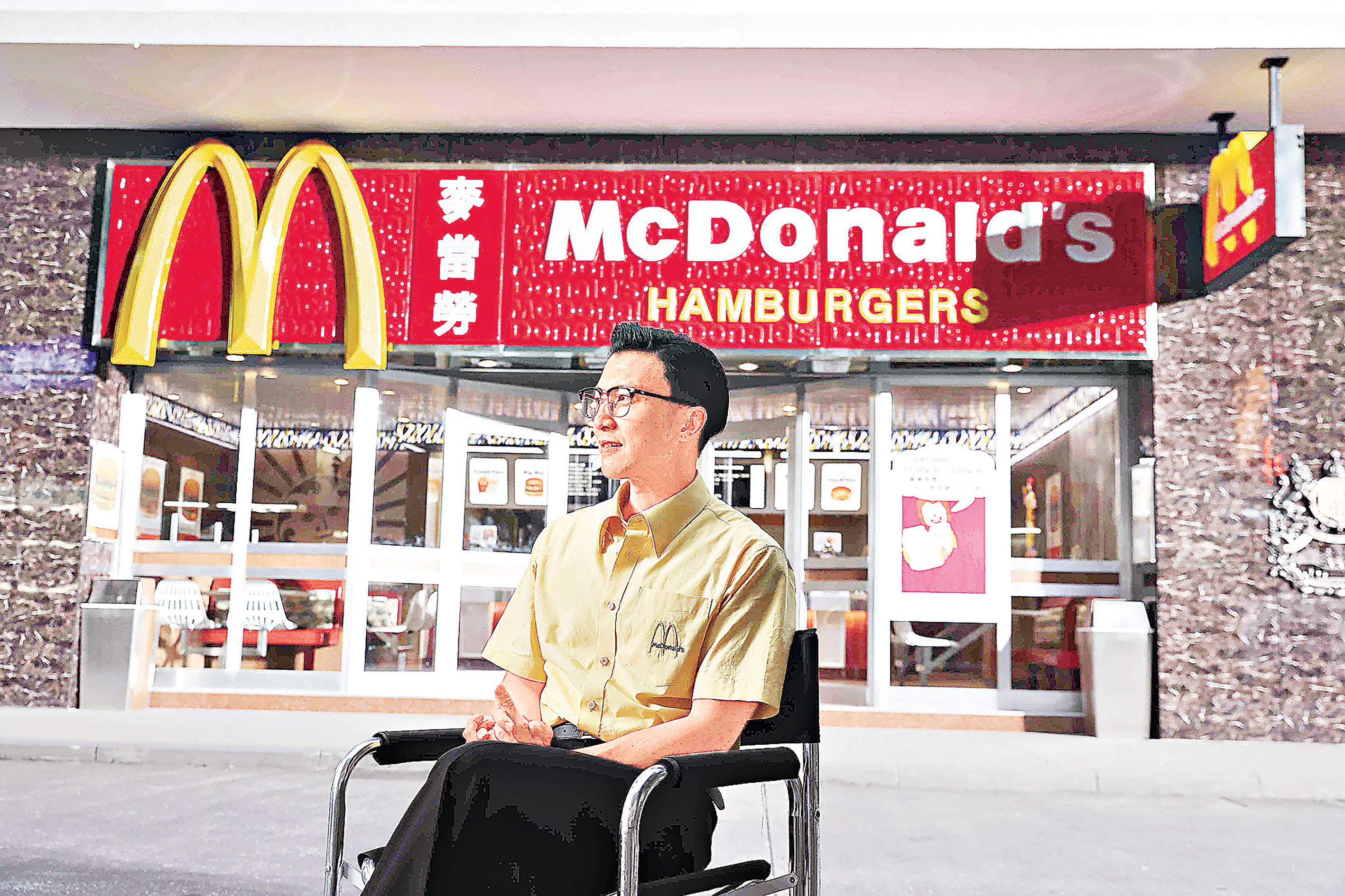 ■影帝謝霆鋒傾情演出香港麥當勞第一位餐廳經理。