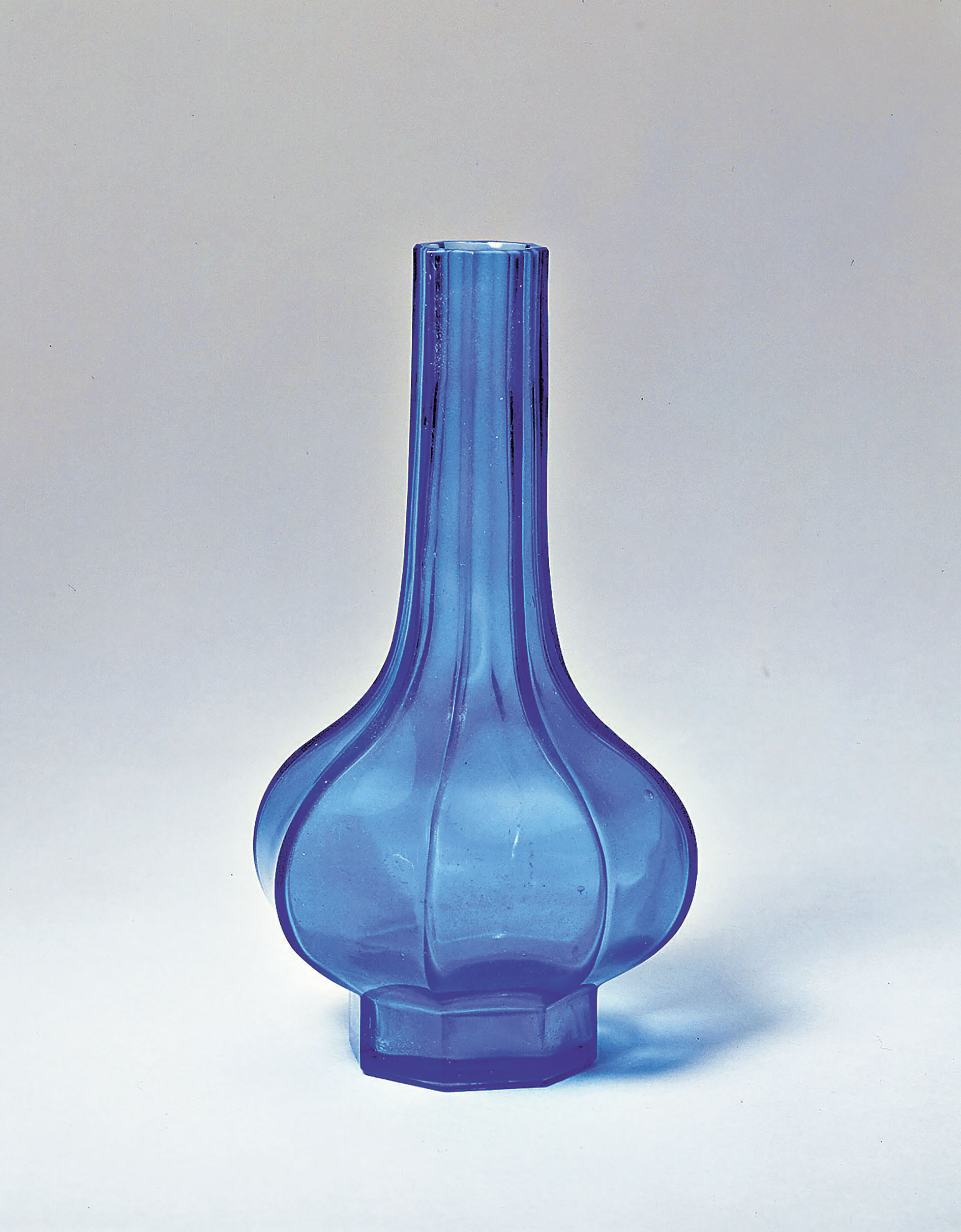 ■故宮博物院藏雍正款藍色玻璃八棱瓶