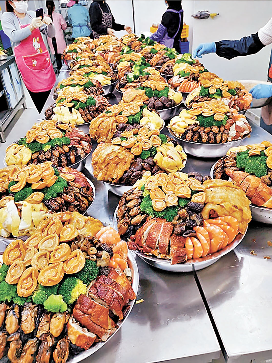 ■慶團圓中秋盆菜食材豐富。