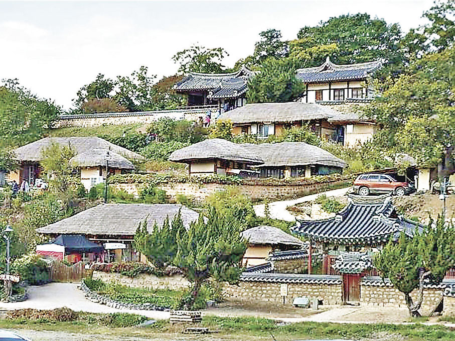 ■良洞村的古代民舍。