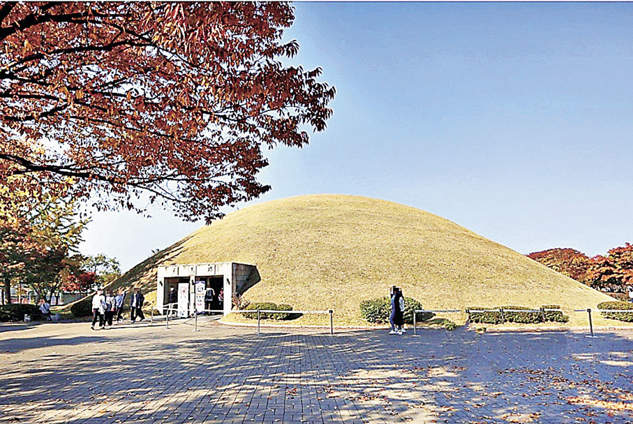 ■天馬塚部分開放公眾參觀的古墳。