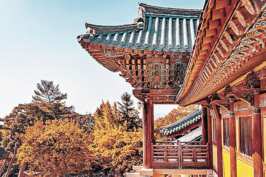 ■佛國寺內古代建築被紅葉所包圍。