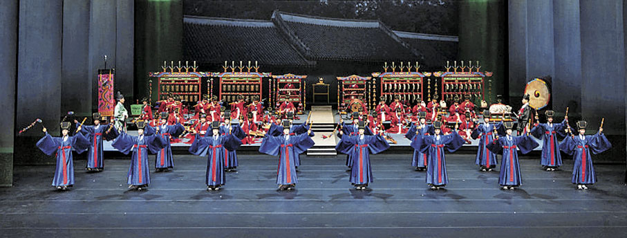 ■近50位樂師與舞者組成的正樂團同台獻藝。