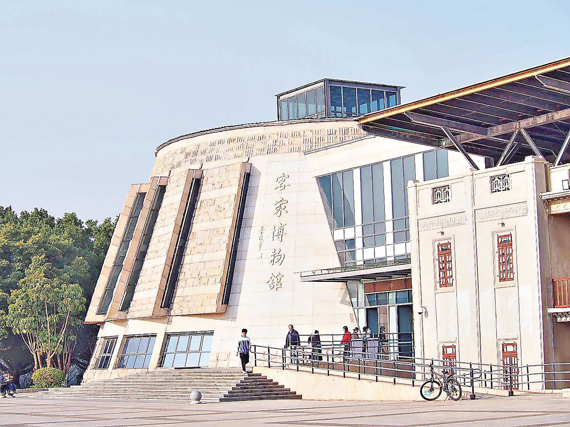 ■博物館收藏各類客家民俗文物，亦有不同名人書畫及藏書。  小紅書@要不要出去玩